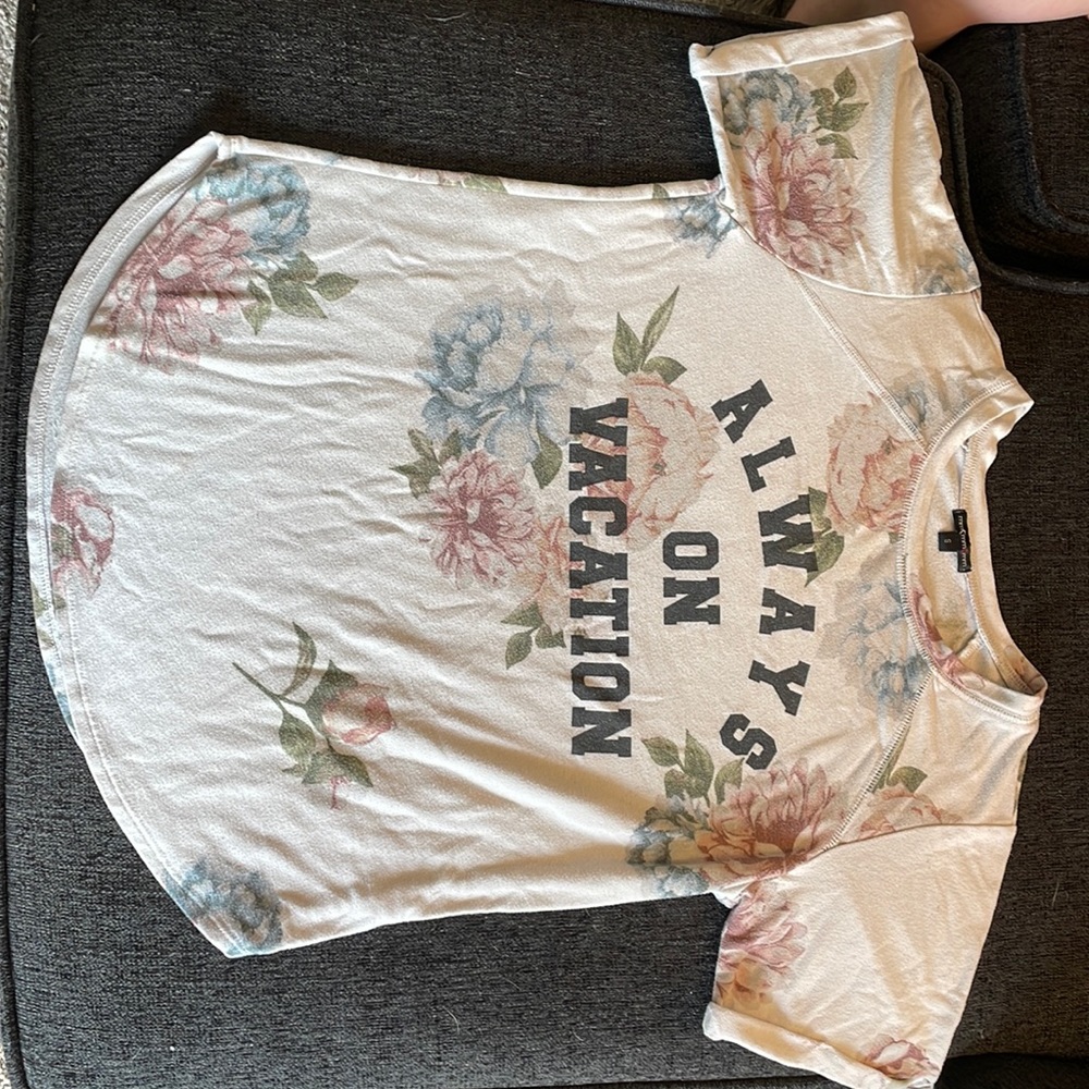 Size small always on vacation floral women’s MM MM MM